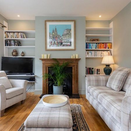 Quaint 2 Bedroom Flat - 9 Minutes Walk To Vauxhall Tube London Kültér fotó