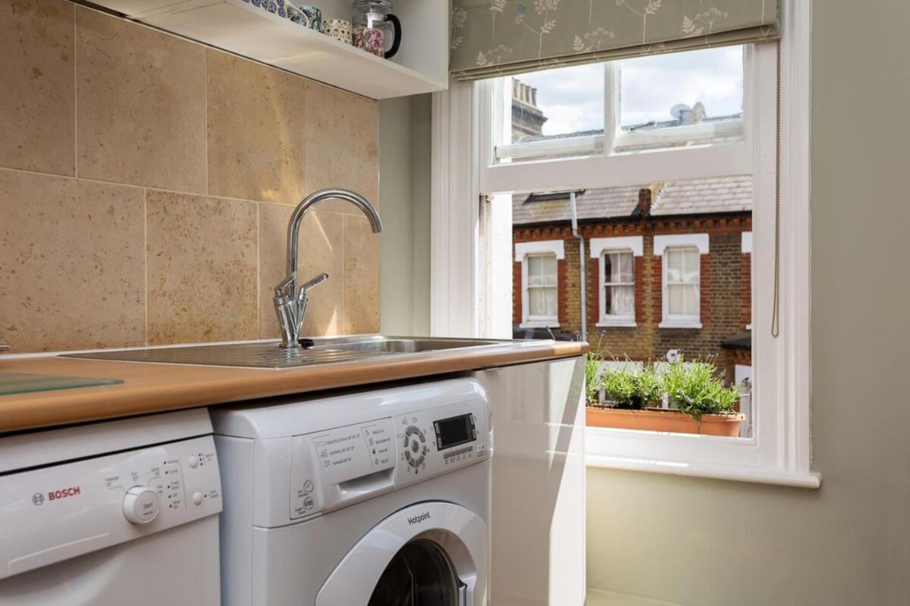 Quaint 2 Bedroom Flat - 9 Minutes Walk To Vauxhall Tube London Kültér fotó