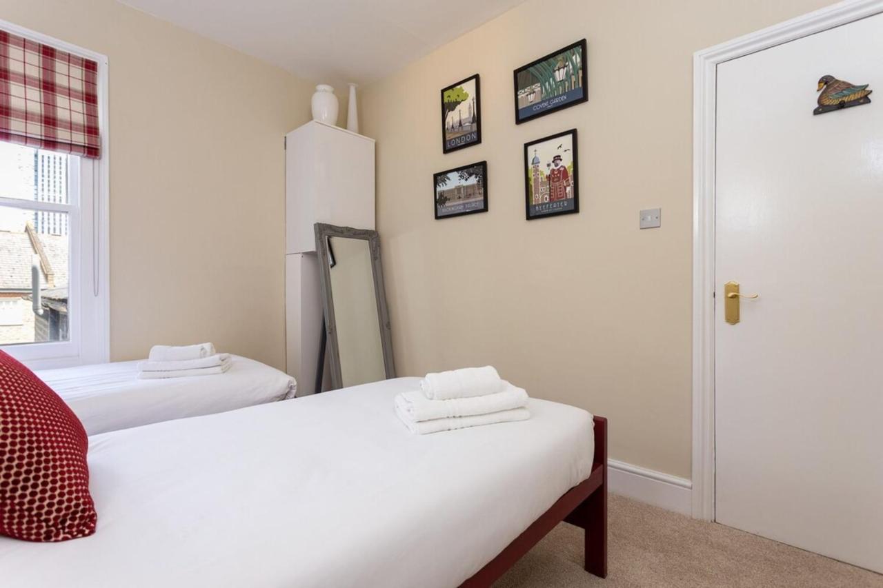 Quaint 2 Bedroom Flat - 9 Minutes Walk To Vauxhall Tube London Kültér fotó