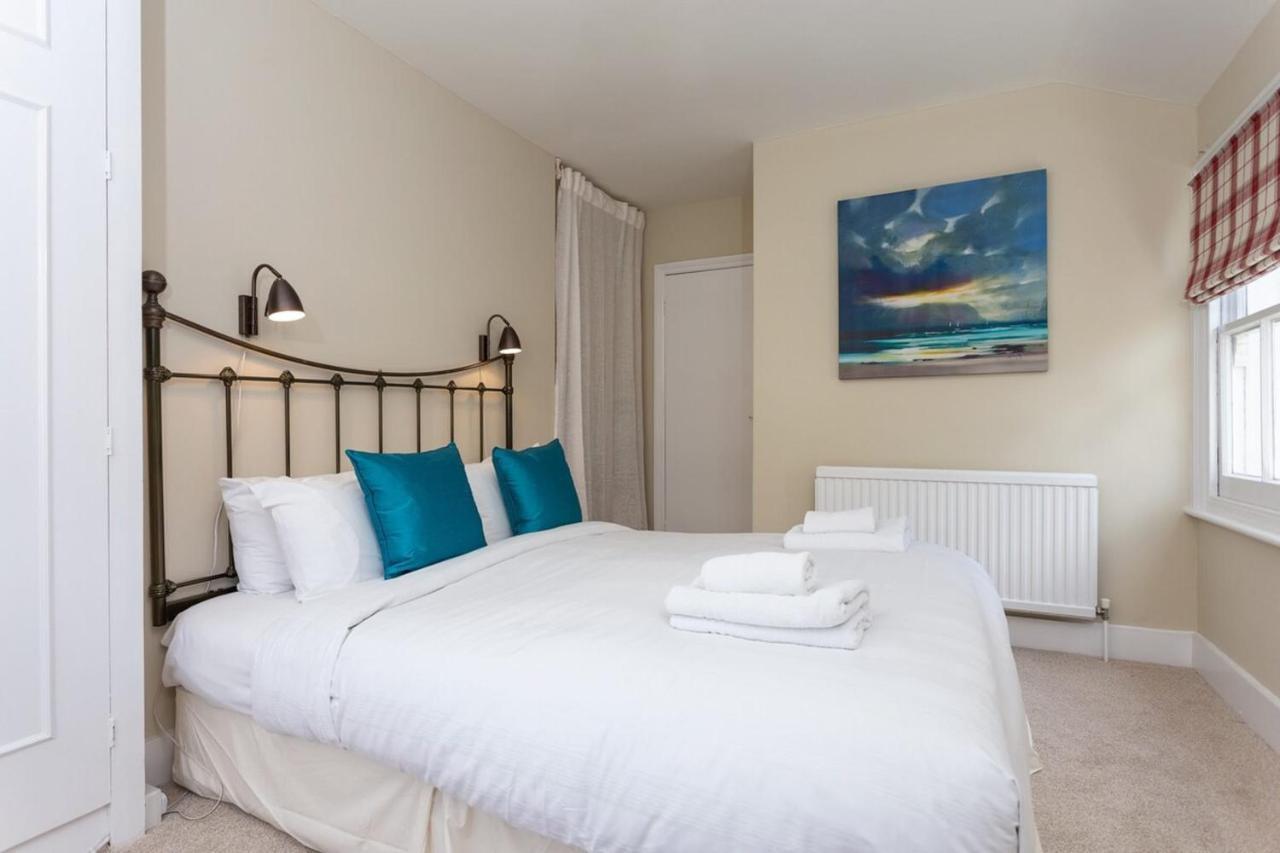Quaint 2 Bedroom Flat - 9 Minutes Walk To Vauxhall Tube London Kültér fotó