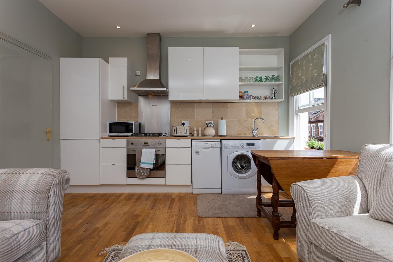 Quaint 2 Bedroom Flat - 9 Minutes Walk To Vauxhall Tube London Kültér fotó