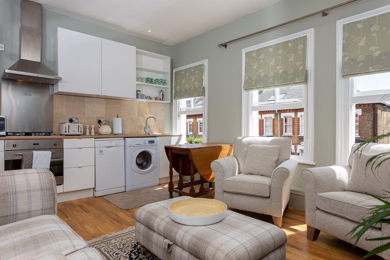 Quaint 2 Bedroom Flat - 9 Minutes Walk To Vauxhall Tube London Kültér fotó